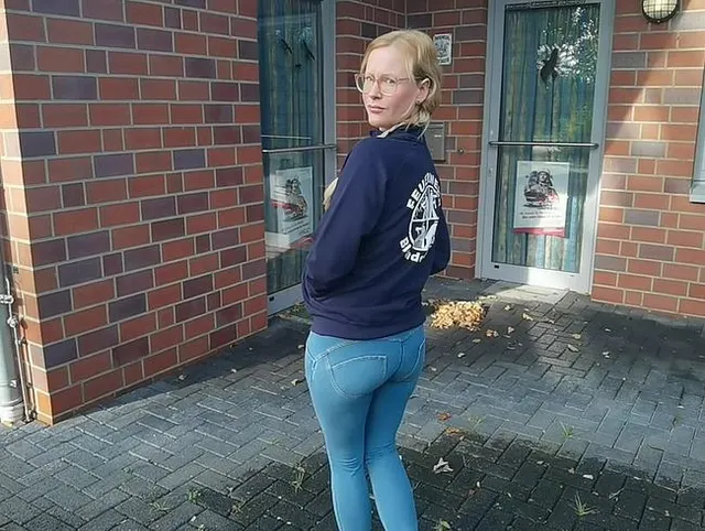 Vorschau aus Creampie: Praktikantin beim Feuerwehr-Einsatz public gefickt und creampied