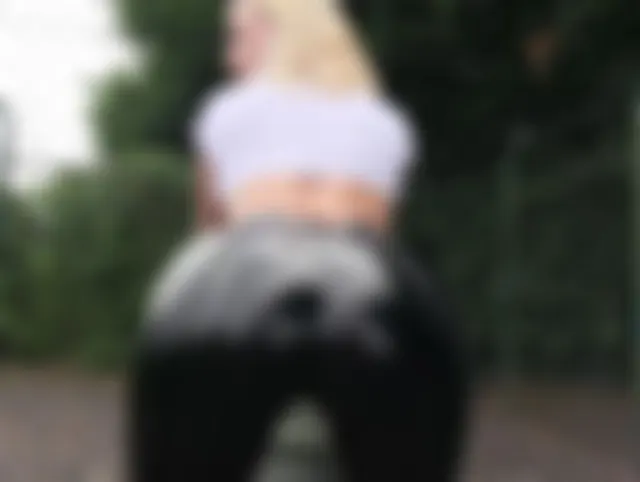 Countdown zum Abspritzen: Mein Leggingsarsch zieht dich ab
