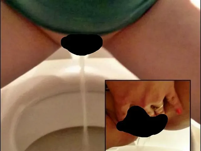 Party Piss von 2 heißen Mädels beim Abpissen
