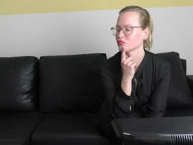 Vorschau aus Nylons: Nylonstrumpf im Büro: Mein Chef nimmt mich