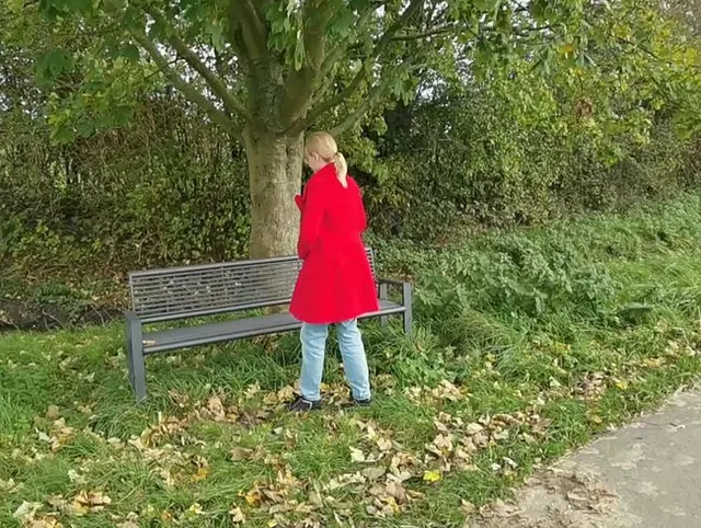 Im Freien abgelassen, mit dem Furz, der alles verrät