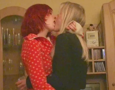 Vorschau aus Rothaarige: Wilde Partyknutscherei mit Lola