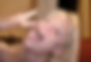 Tief im Rachen gefickt bis zum Sperma