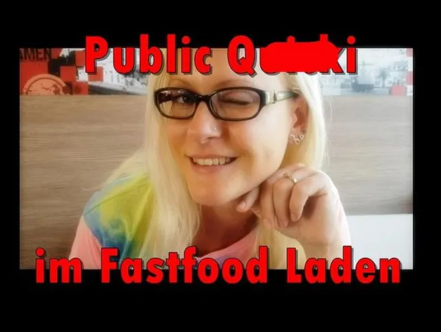 Public Quickie im Fastfood: Ich blase und werde gefickt
