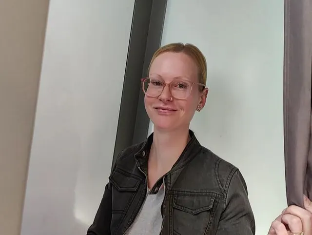 Public Blowjob in der Fotokabine: Er kommt viel zu schnell
