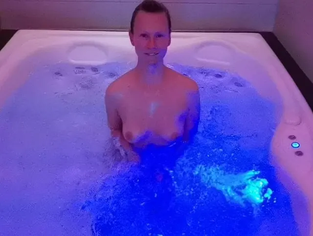 POV: Spontaner Fick im Whirlpool