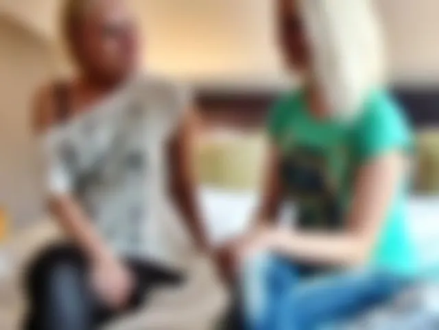 Lesben-Bestseller mit meiner Cousine: vom schüchternen ersten Mal bis zum rauen Gangbang
